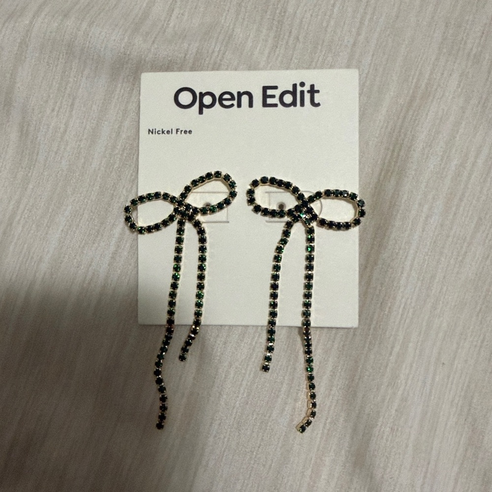 NWT Elegant Bow Green Crystal Earrings - Picture 2 of 2